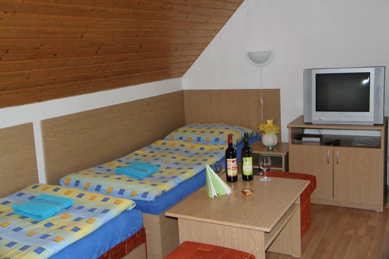 Penzion Brejk Liptovske Sliace Zewnętrze zdjęcie